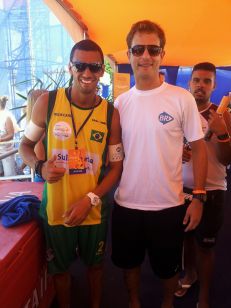 Marcelinho campeão brasileiro e mundial e melhor jogador do torneio.